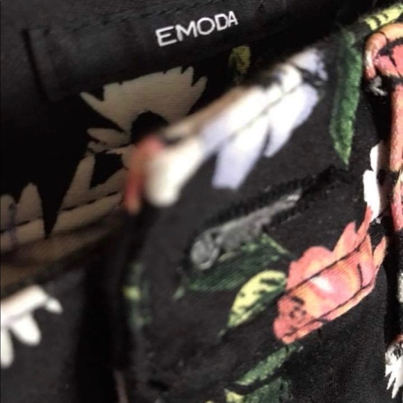 EMODA Floral Jeans - size 0 super tight fit - Picture 4 of 6
